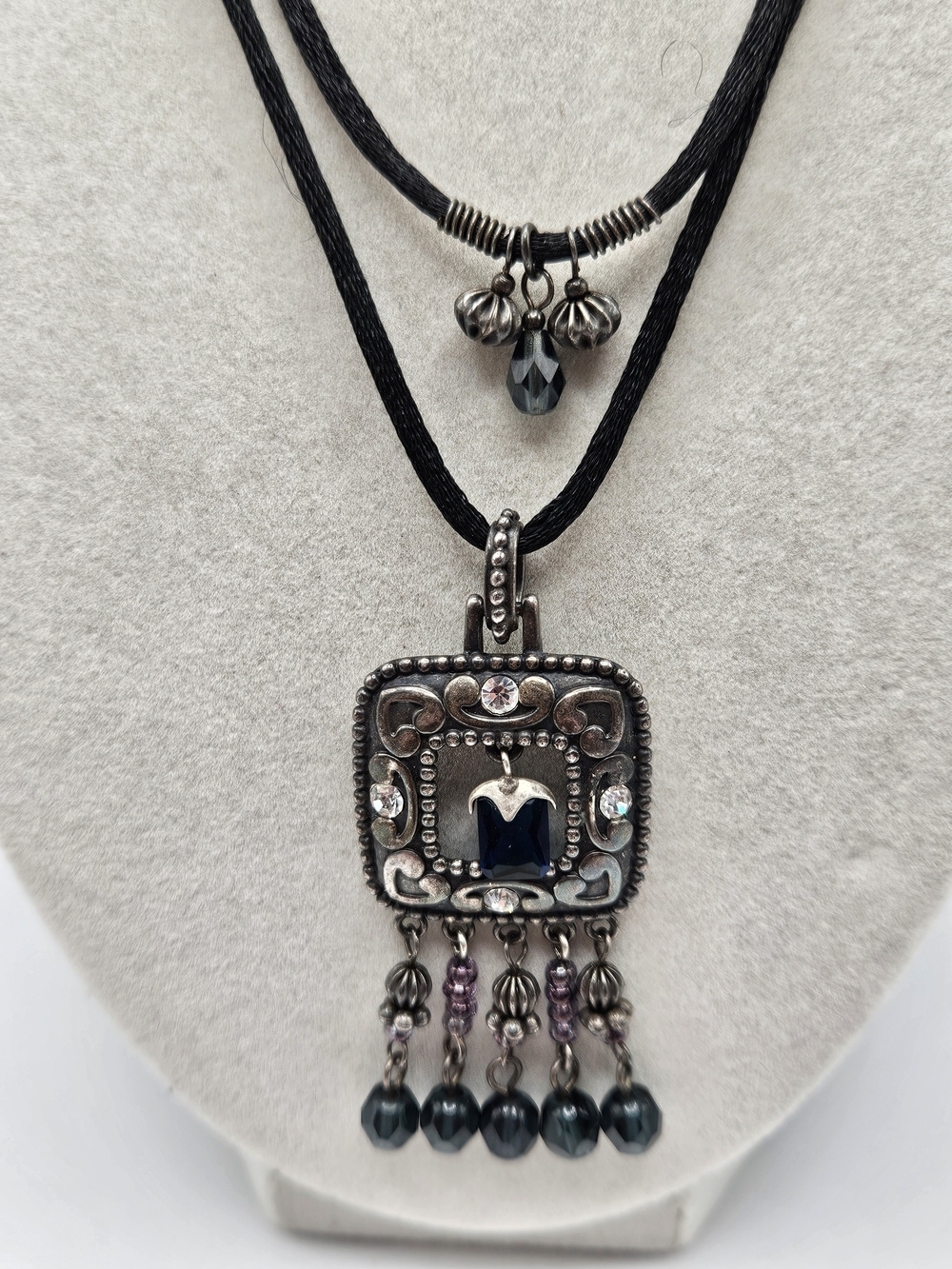 VINTAGE Nine West NW Boho Gunmetal Tone Glass Bead Cord Double Strand Necklace
